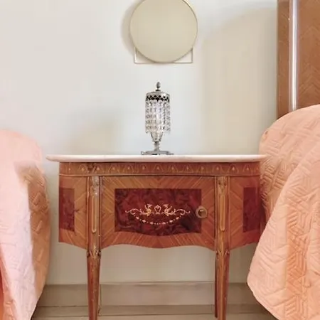Old Terrace Apartment *